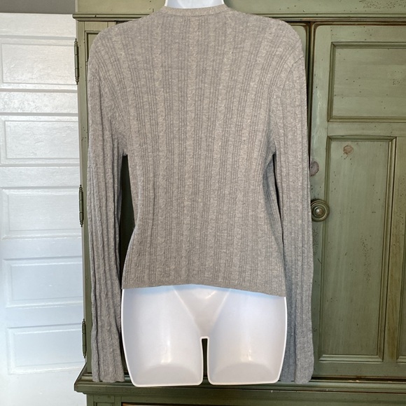 3/$20 American Eagle Sweater - Picture 3 of 5